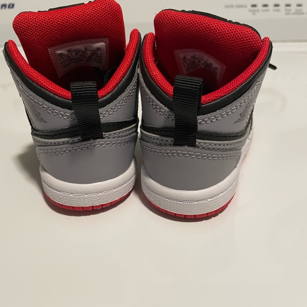 4C Jordan 1’s - Picture 4 of 6
